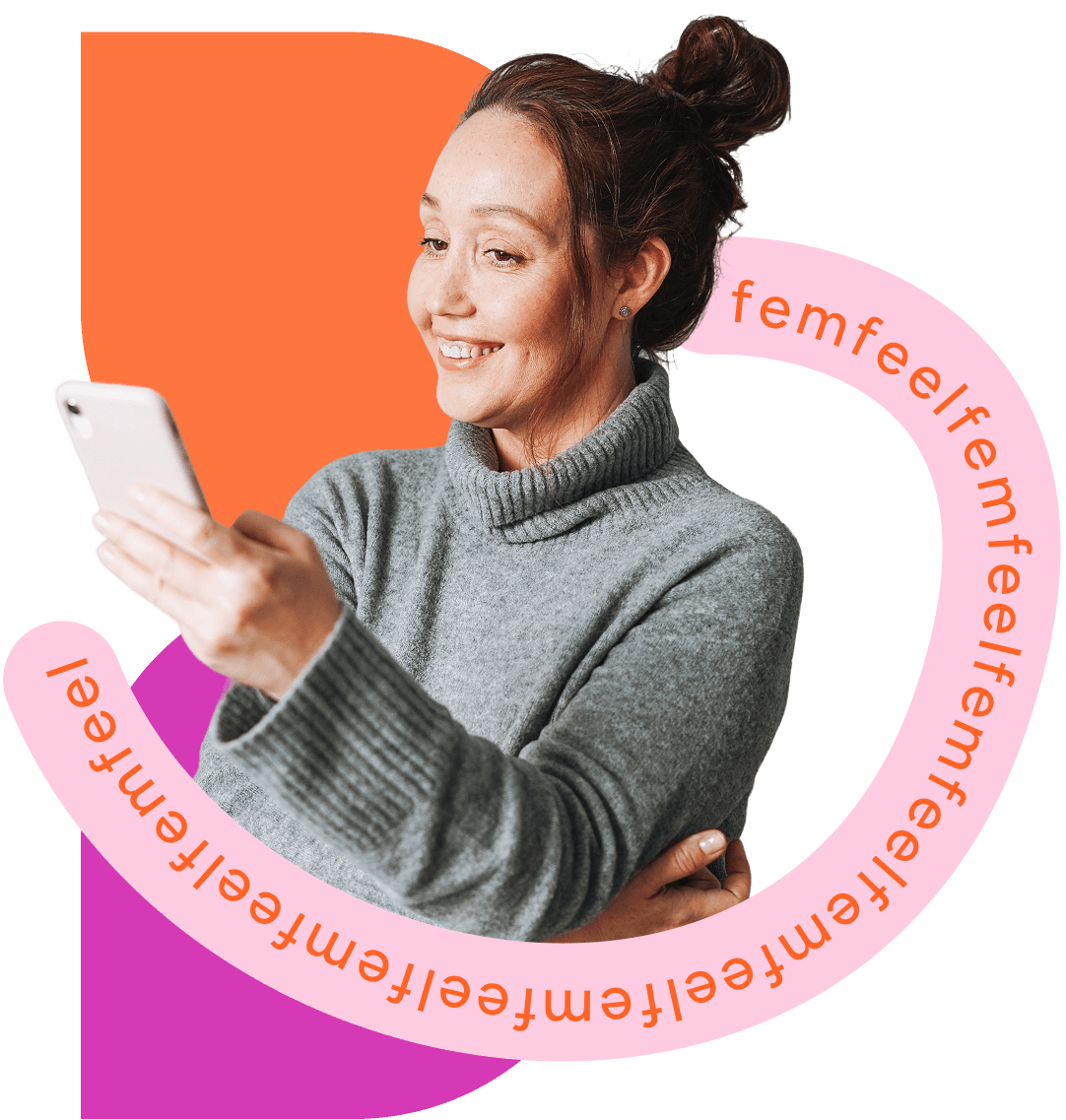 Frau lächelt beim Blick auf ihr Smartphone mit femfeel Branding.